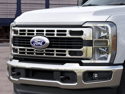 2027 Ford Super Duty F-350 SRW XLT