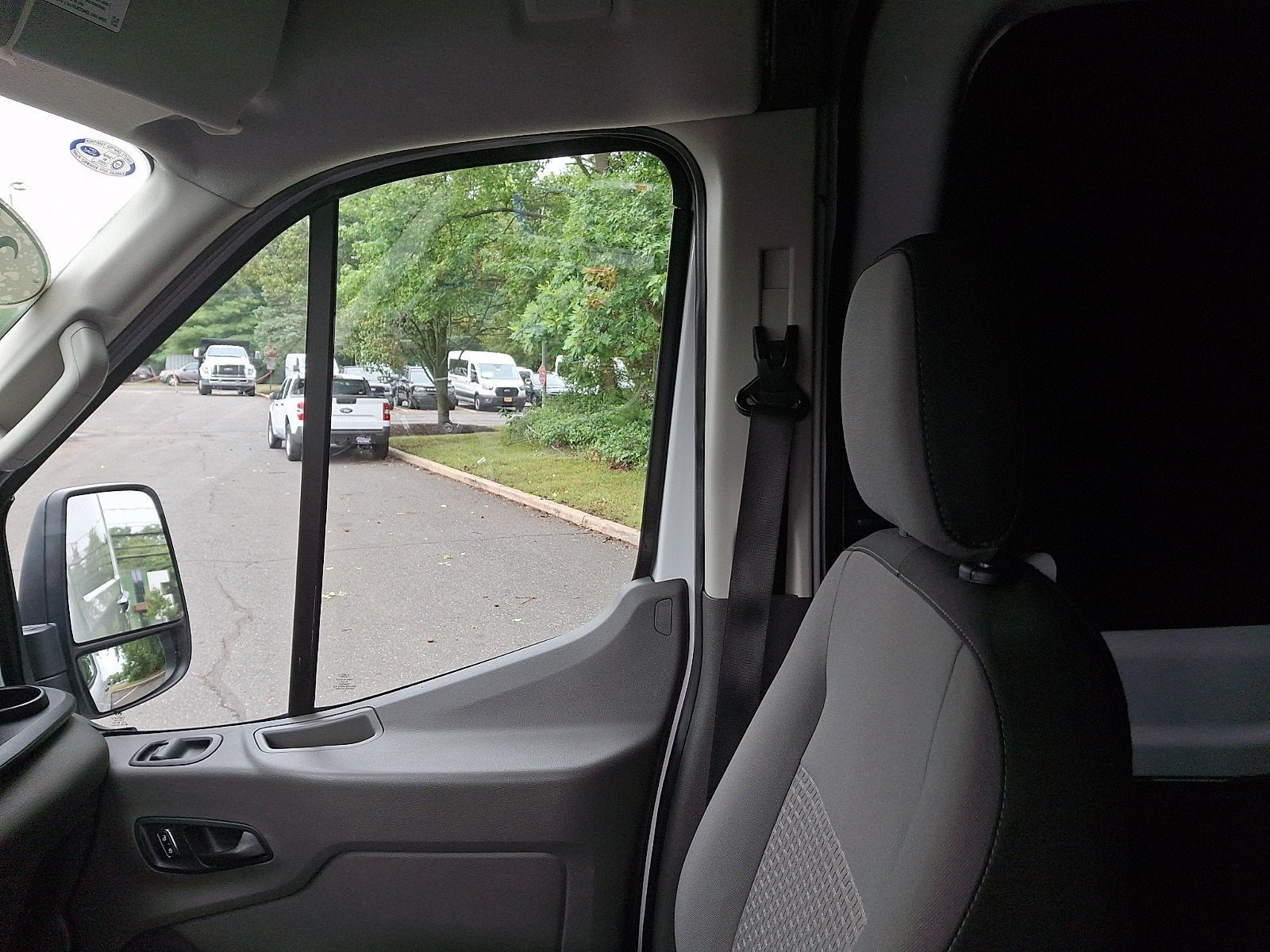 2023 Ford Transit-250 T-250 130" Med Rf 9070 GVWR RWD