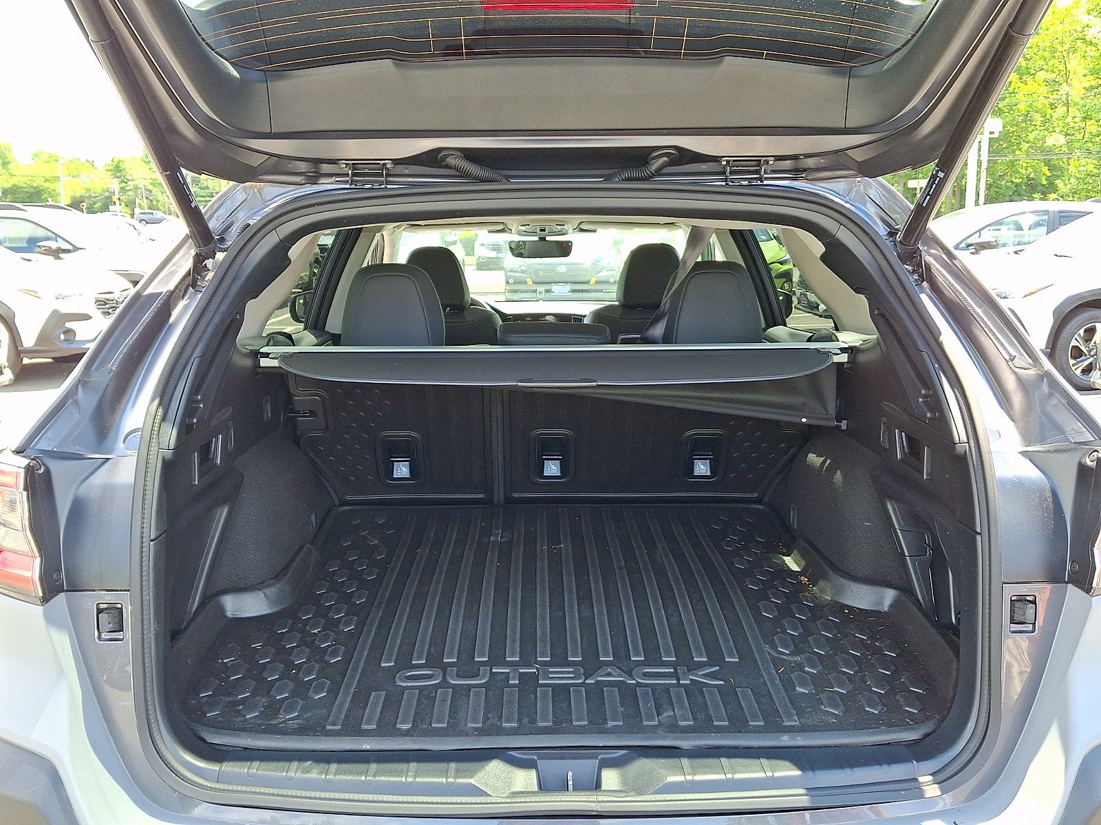 2023 Subaru Outback Onyx Edition w/ Custom Wrap