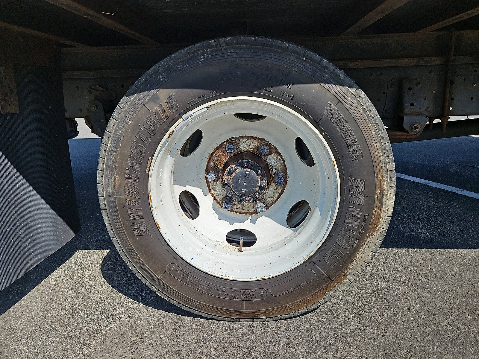 2019 Isuzu NRR 20' Box Truck W/Power Liftgate