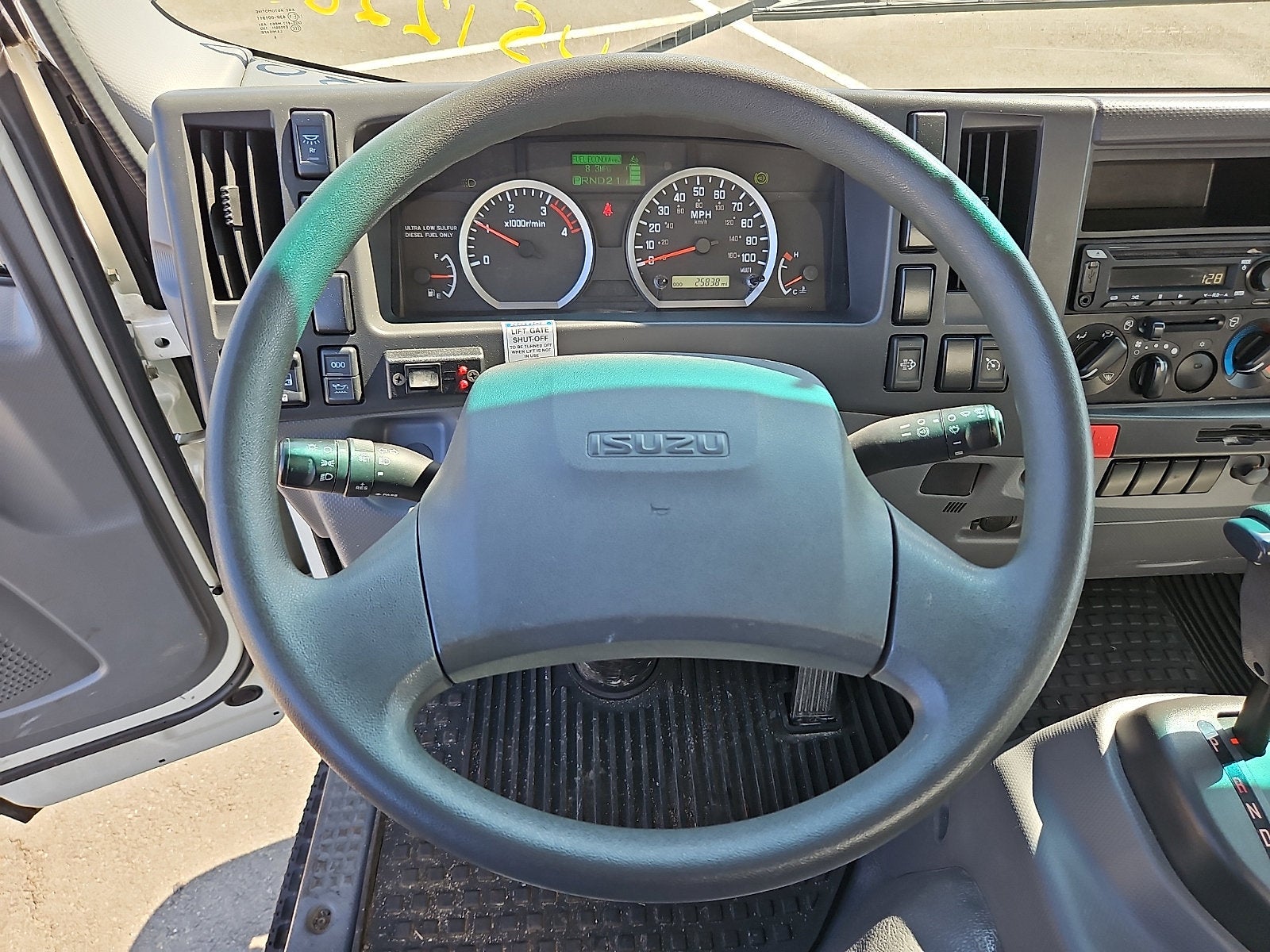 2019 Isuzu NRR 20' Box Truck W/Power Liftgate