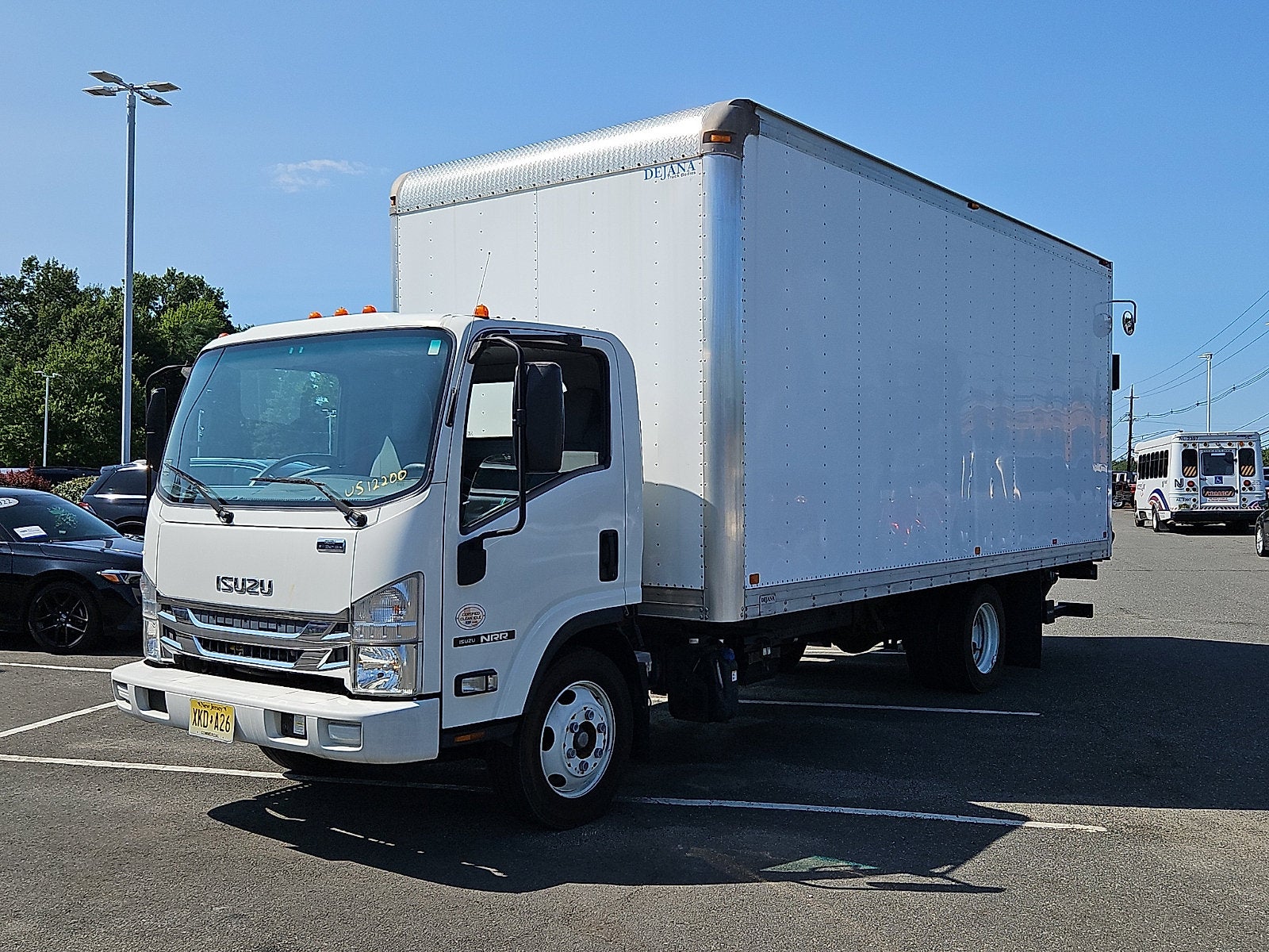 2019 Isuzu NRR 20' Box Truck W/Power Liftgate