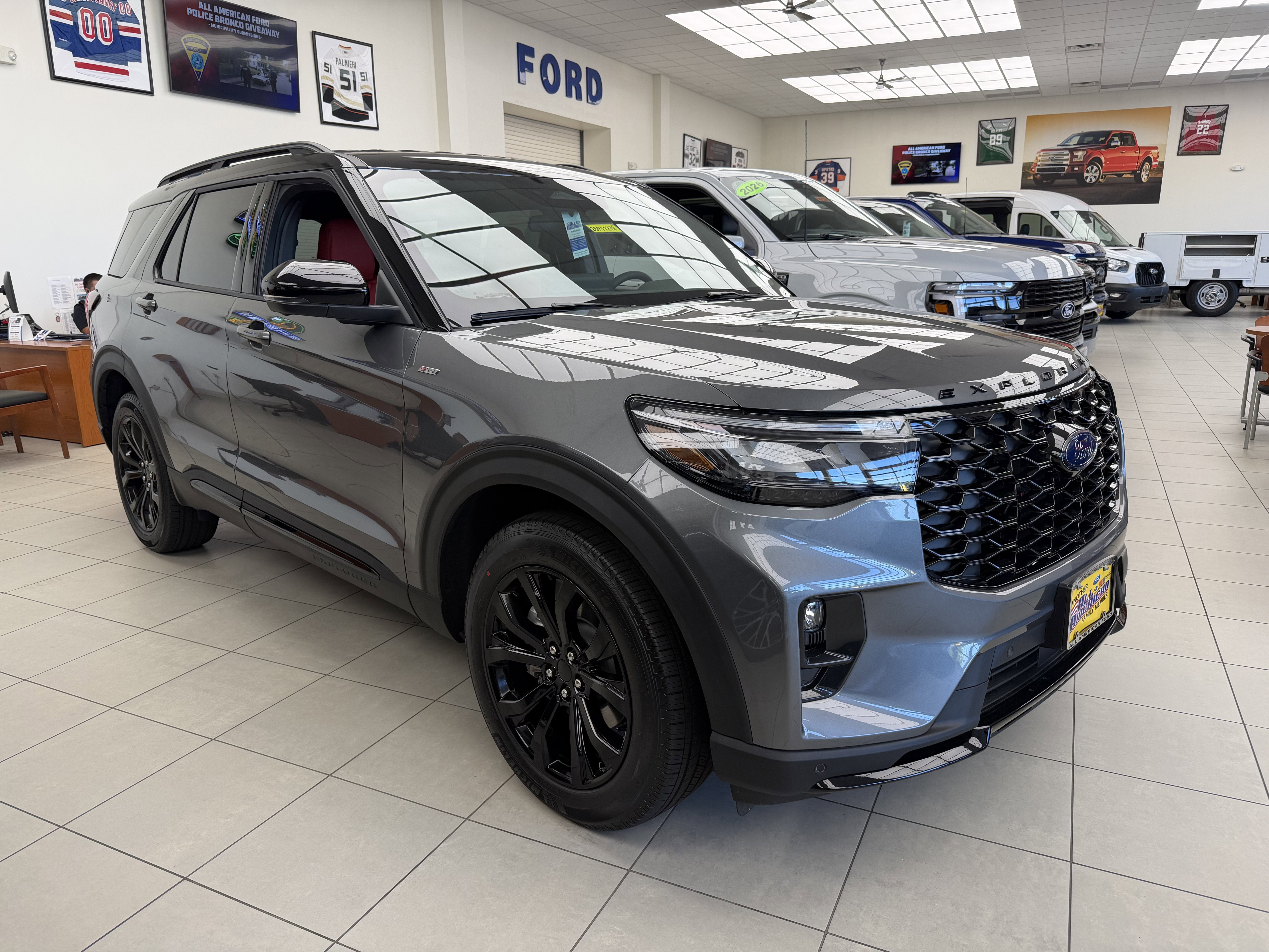 2026 Ford Explorer Custom Black-Top Edition