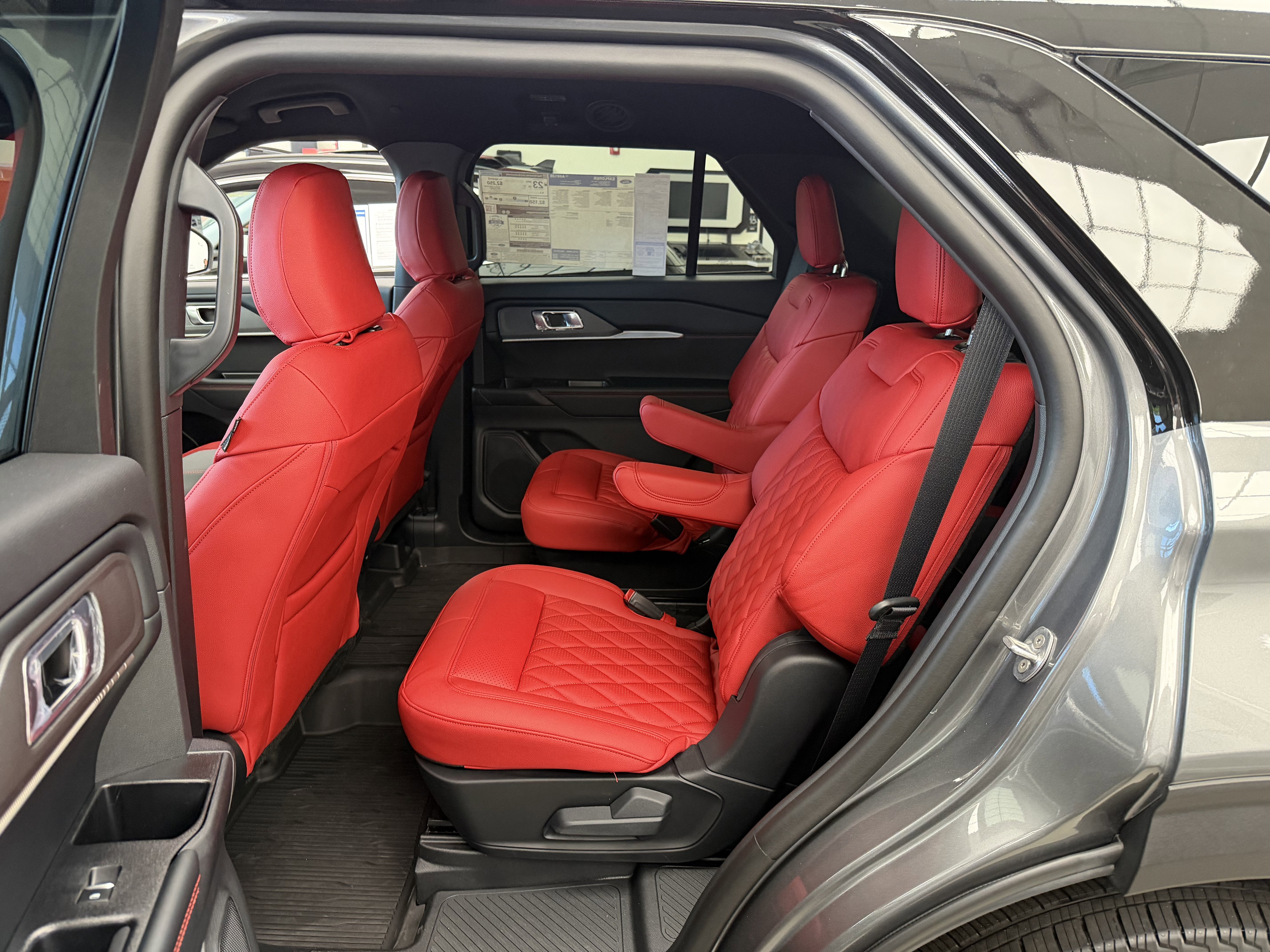 2026 Ford Explorer Custom Black-Top Edition