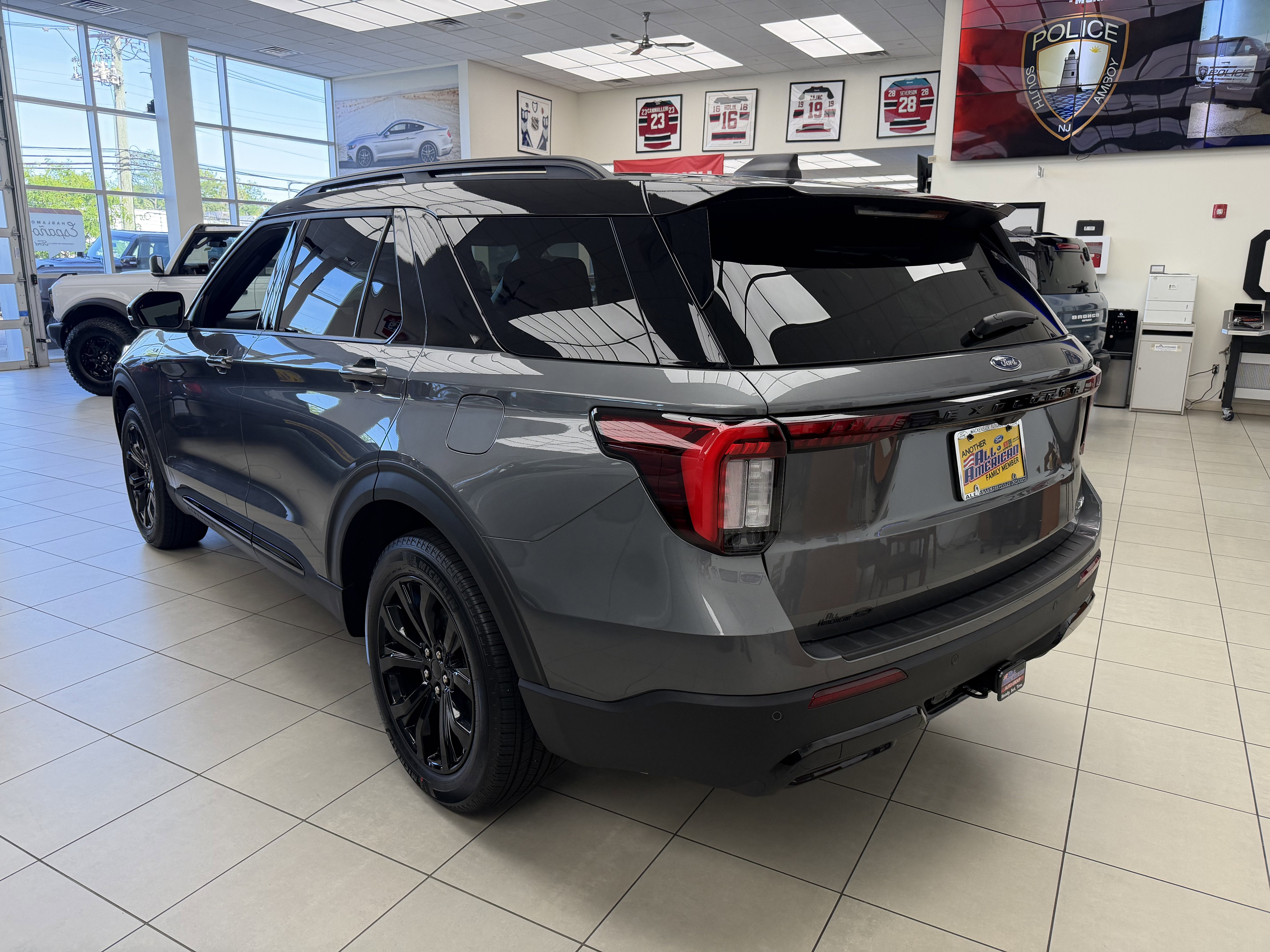 2026 Ford Explorer Custom Black-Top Edition