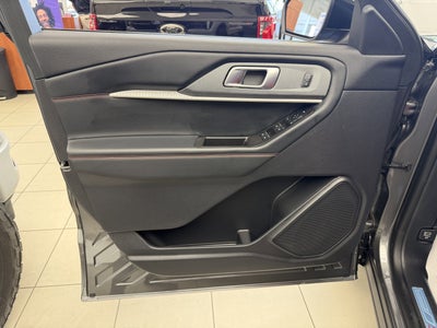 2026 Ford Explorer Custom Black-Top Edition