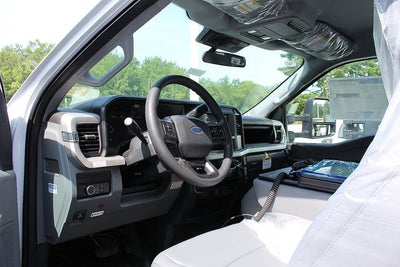2025 Ford Chassis Cab F-550® XL