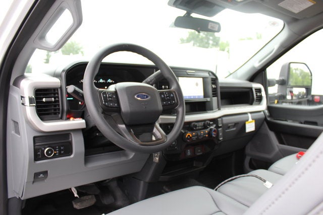 2025 Ford Chassis Cab F-350® XL