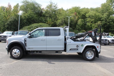 2026 Ford Chassis Cab F-550® LARIAT®