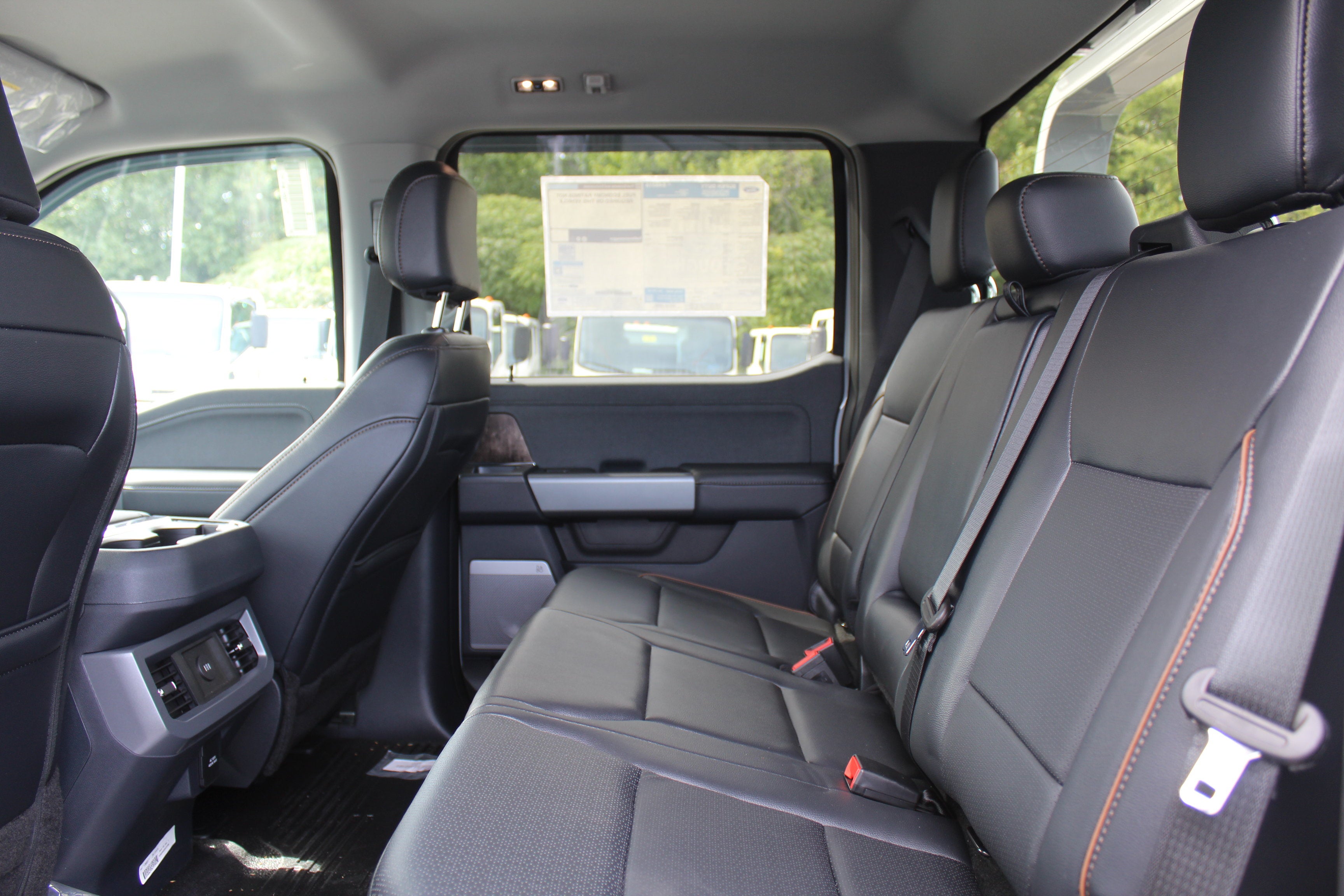 2026 Ford Chassis Cab F-550® LARIAT®