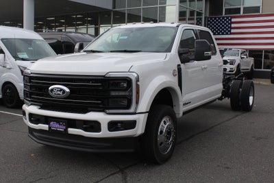 2027 Ford Chassis Cab F-550® Platinum
