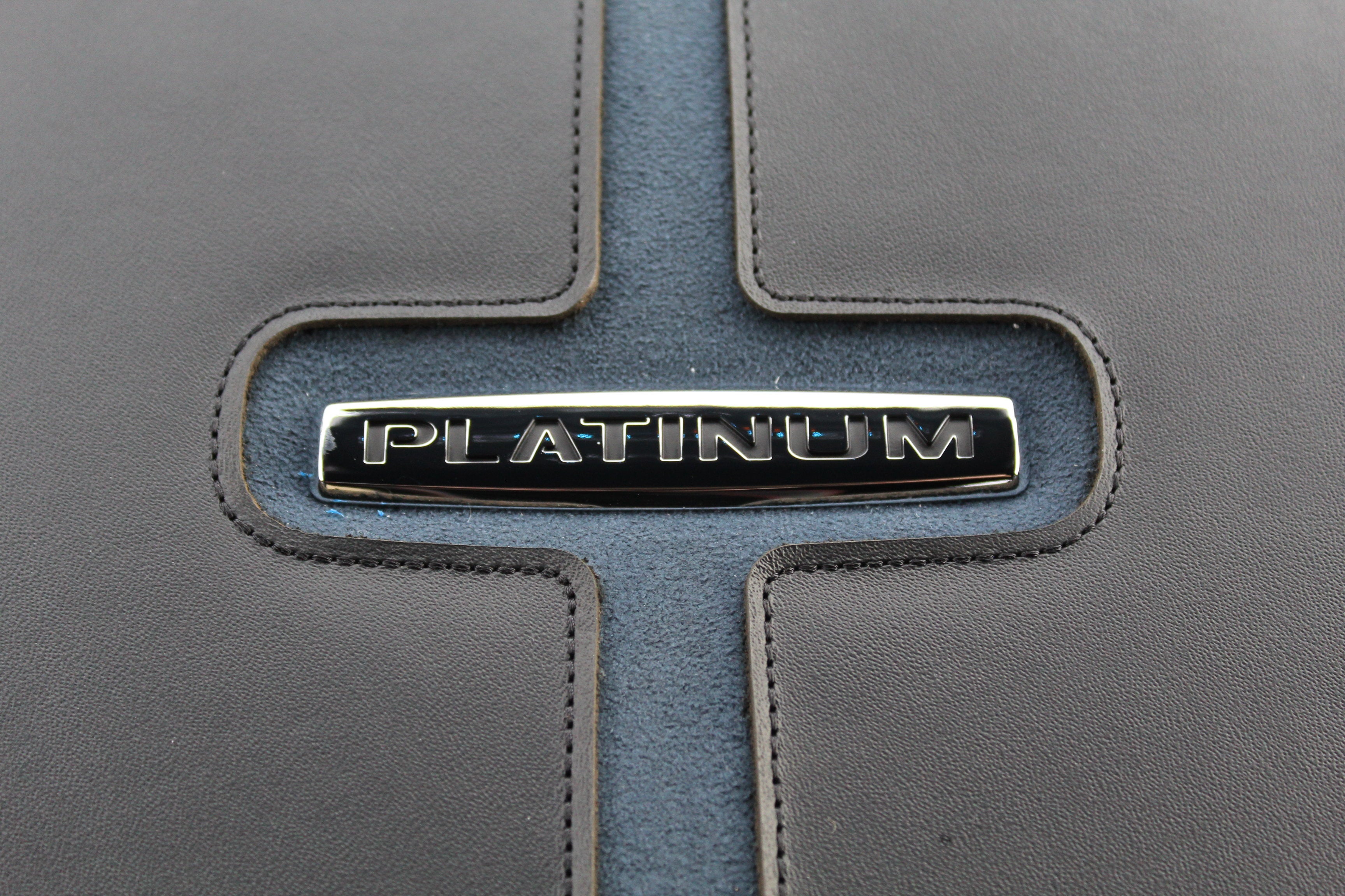 2027 Ford Chassis Cab F-550® Platinum