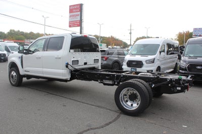 2027 Ford Chassis Cab F-550® Platinum