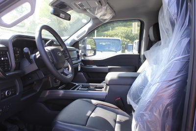 2026 Ford Chassis Cab F-550® LARIAT®
