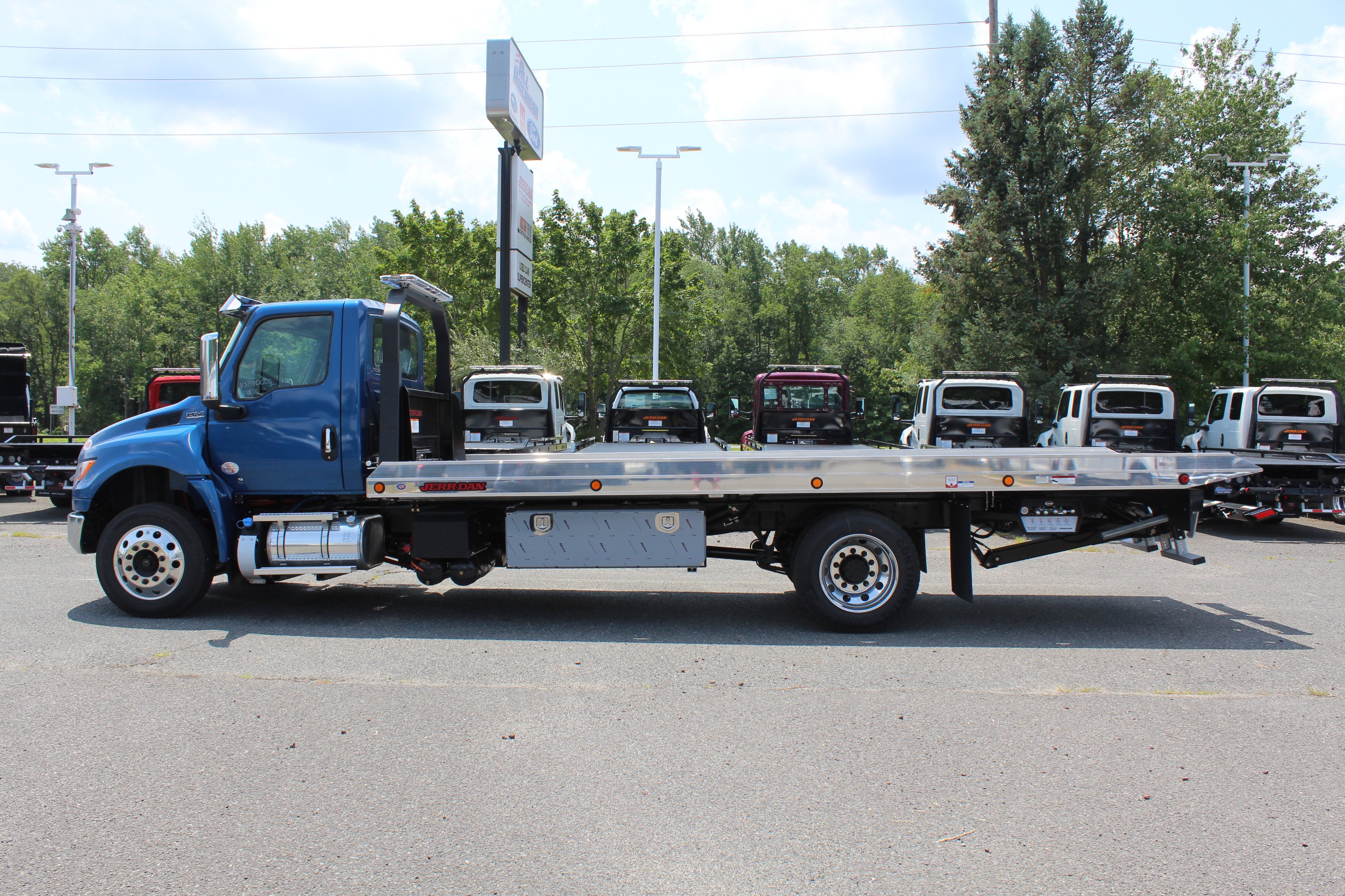 2027 International MV607 Jerr-Dan 6-Ton Aluminum XLP SD Carrier