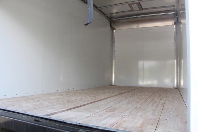 2024 Isuzu NRR 16 FT Box w/ ICC Bumper