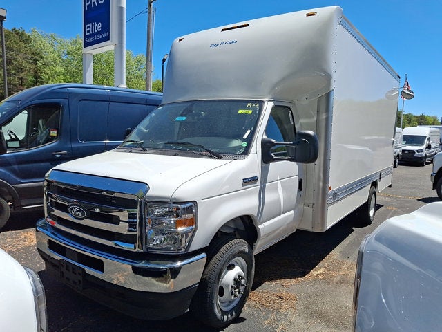 2027 Ford E-Series Cutaway Base