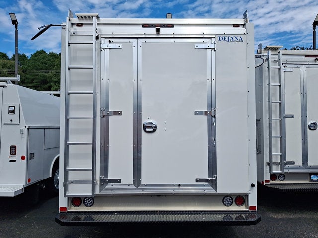 2027 Ford E-Series Cutaway Base